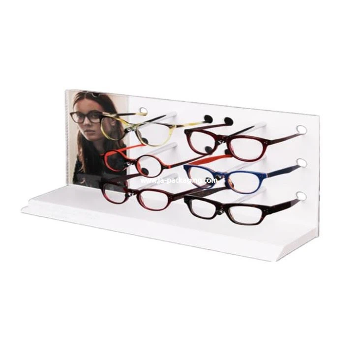 Customized White Optical Window Display